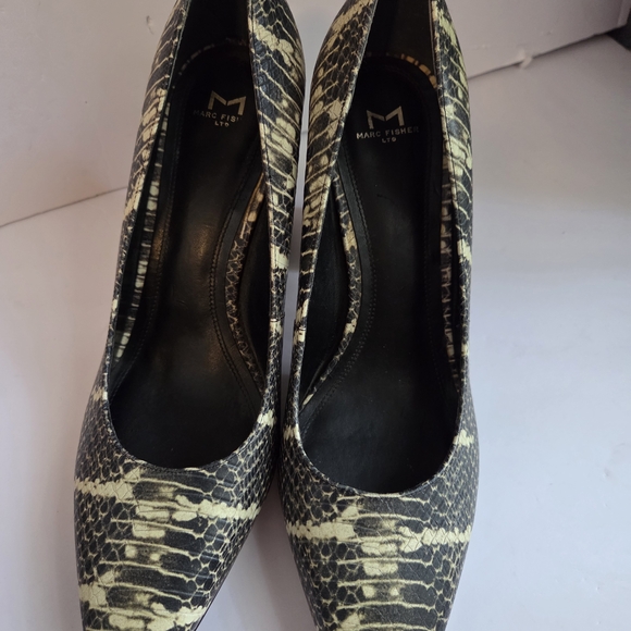 MARC FISHER Black and Cream Snake Print Patterned Heels Size 10M - Picture 2 of 6